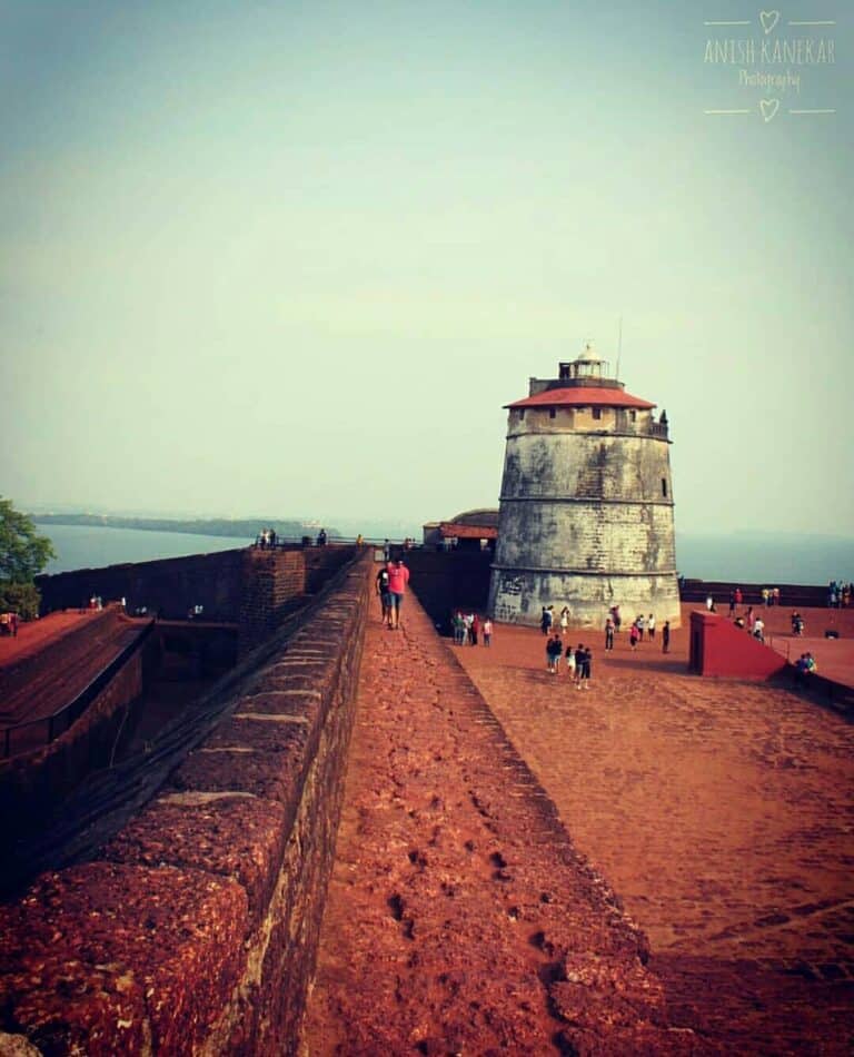 https://toursofgoa.com/wp-content/uploads/2024/09/Fort-aguada--768x950.jpg